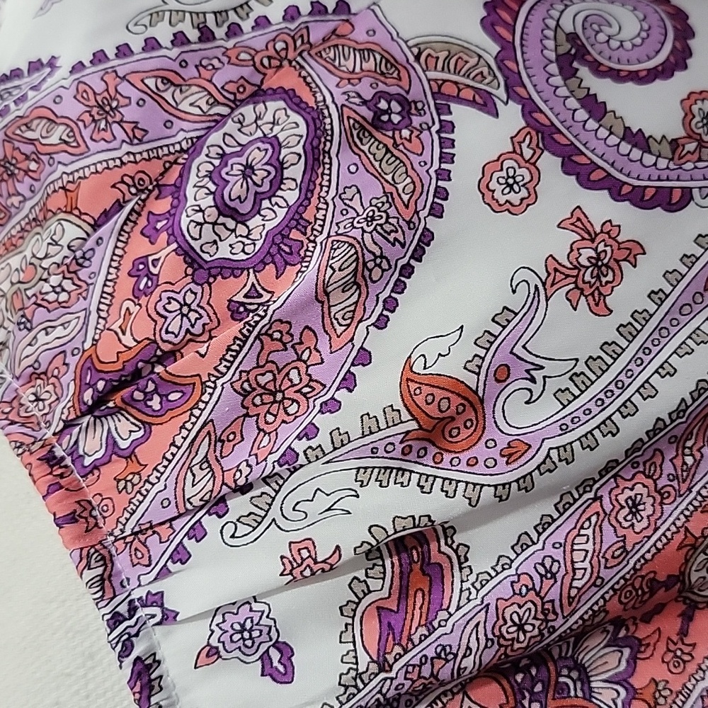 White House Black Market Purple and White Paisley Blouse With Slits On Sleeves - Picture 8 of 13